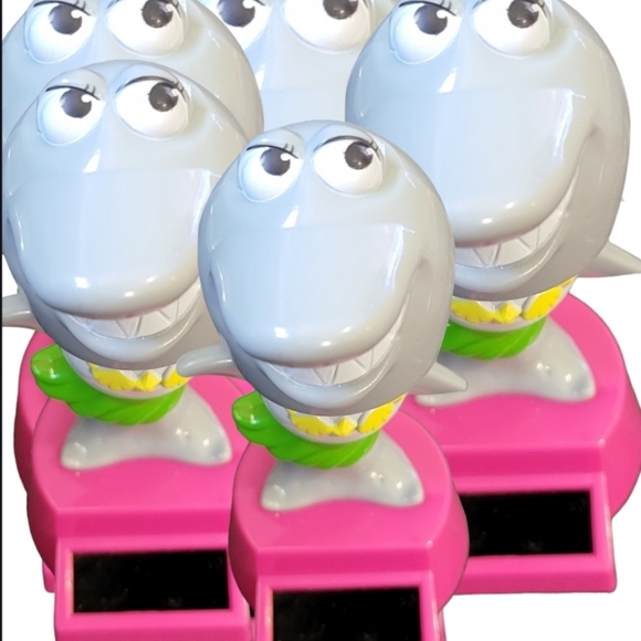 5-Solar Powered Dancing Bobblehead Girl Shark & 1 more solar toy-TOTAL *6 - Picture 2 of 16